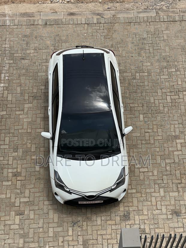 Toyota Yaris LE Hatchback 5dr 2015 White