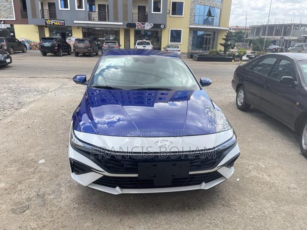 Hyundai Elantra Limited 2024 Blue