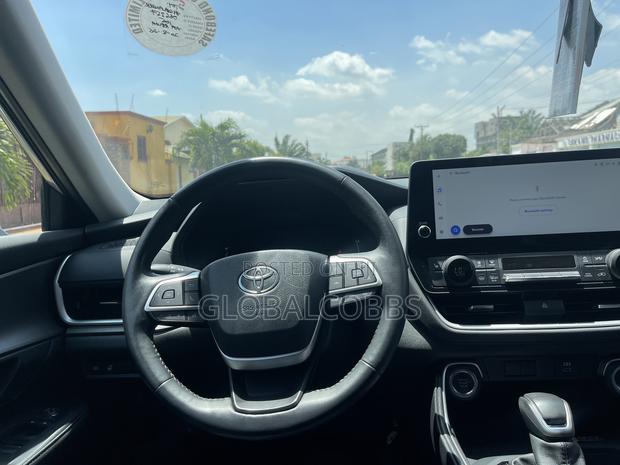 Toyota Highlander XLE AWD 2024 Silver