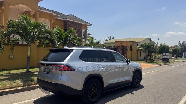 Toyota Highlander XLE AWD 2024 Silver