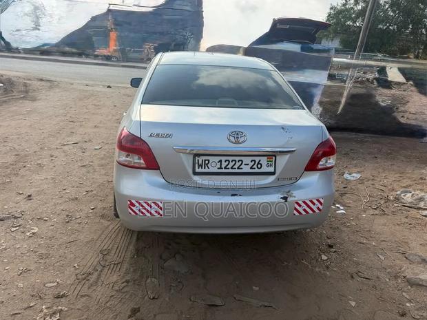 Toyota Belta 2010 Silver