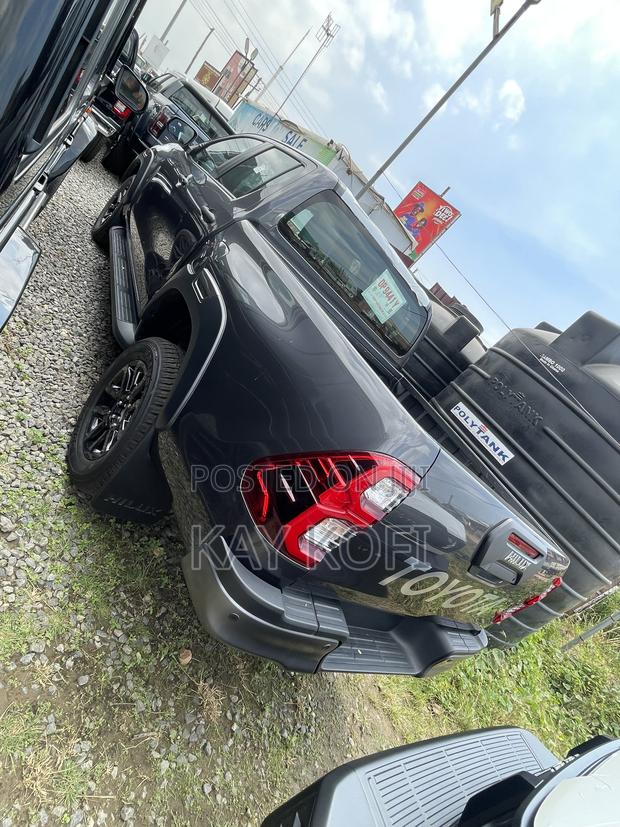 New Toyota Hilux 2023 Black