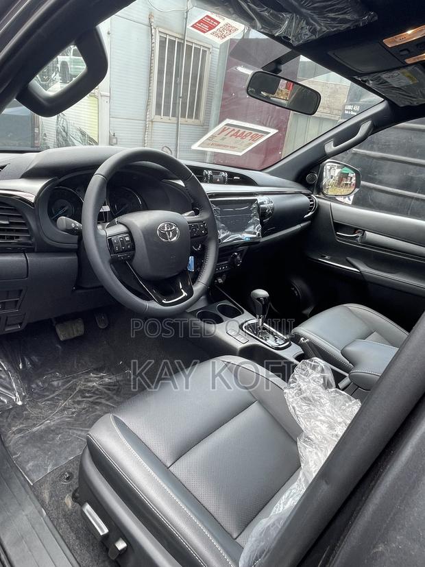 New Toyota Hilux 2023 Black