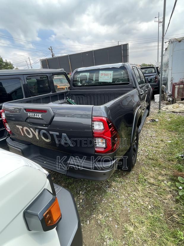 New Toyota Hilux 2023 Black