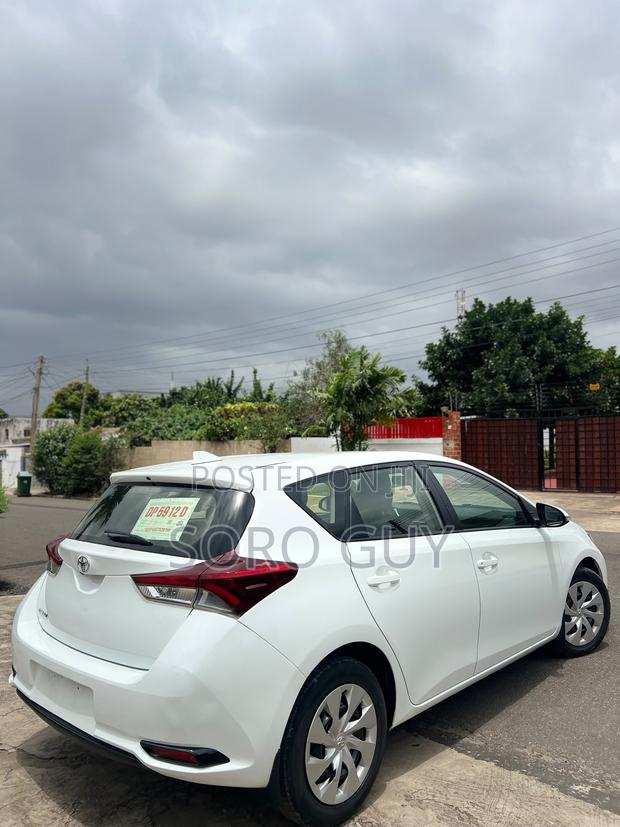 Toyota Corolla 2019 White