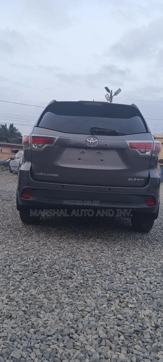 Toyota Highlander XLE V6 4x2 (3.5L 6cyl 6A) 2016 Brown