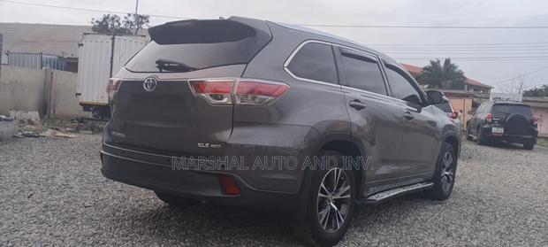 Toyota Highlander XLE V6 4x2 (3.5L 6cyl 6A) 2016 Brown