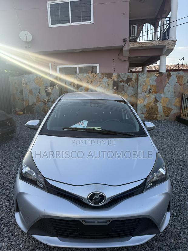 Toyota Vitz 1.0 FWD 3dr 2015 Silver