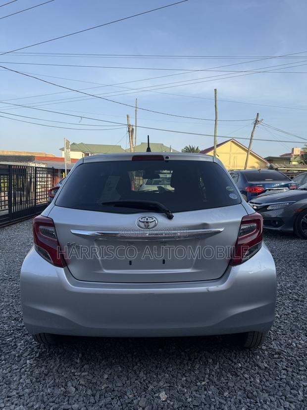 Toyota Vitz 1.0 FWD 3dr 2015 Silver