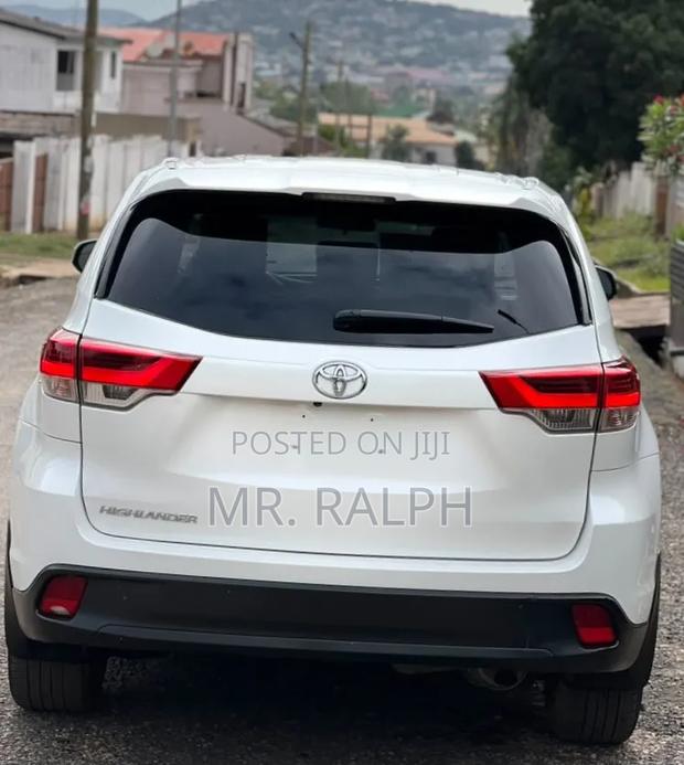 Toyota Highlander LE 2019 White