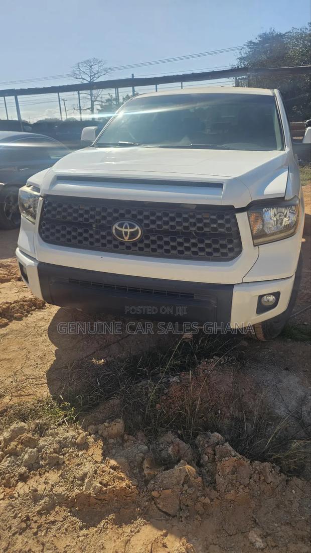 Toyota Tundra SR5 2021 White