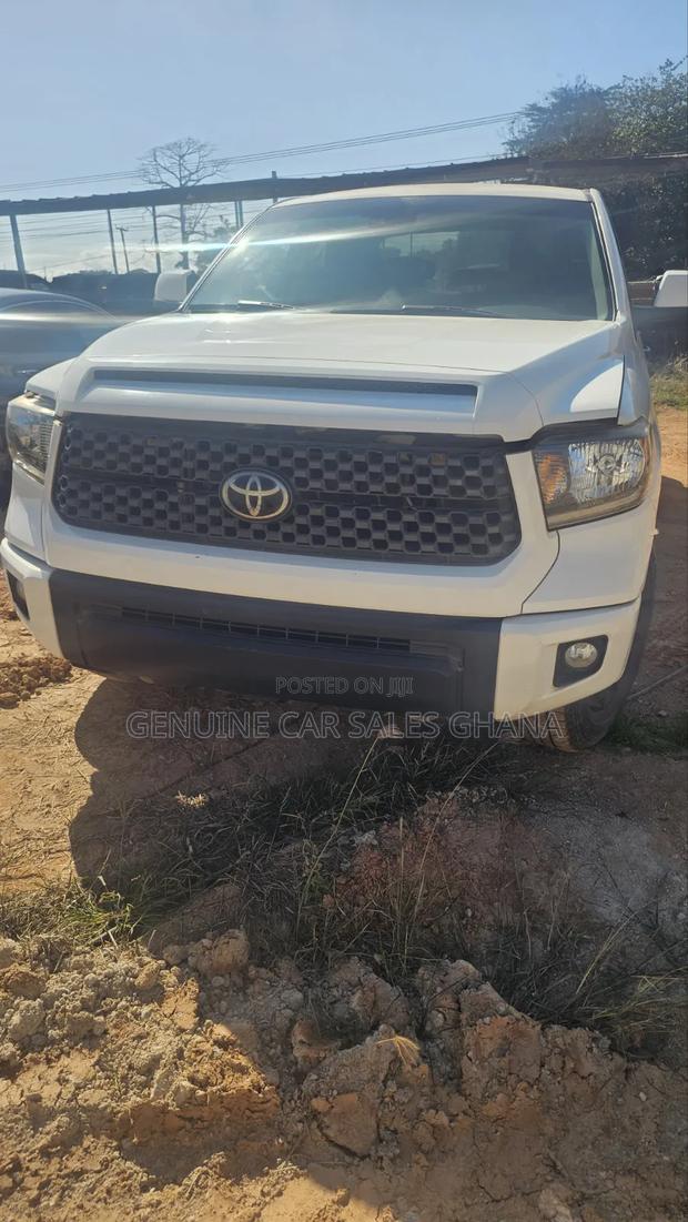 Toyota Tundra SR5 2021 White