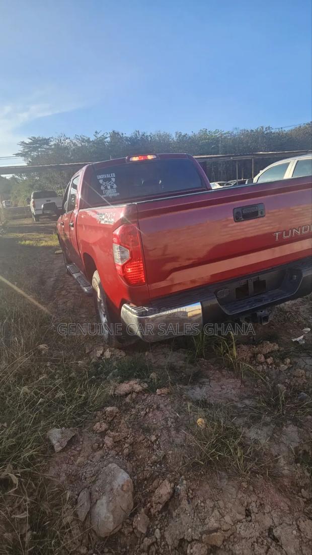 Toyota Tundra Limited 5.7L V8 4x4 Double Cab 6.6 ft. box 145.7 in. WB