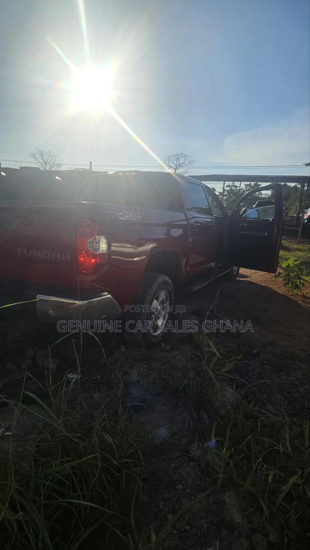 Toyota Tundra Limited 5.7L V8 4x4 Double Cab 6.6 ft. box 145.7 in. WB