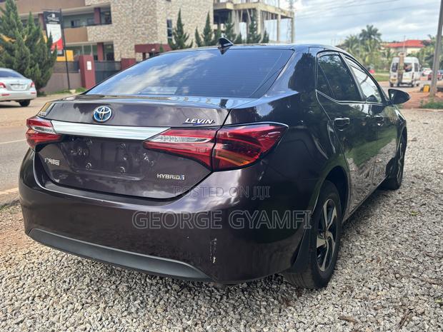 Toyota Corolla SE (1.8L 4cyl 6M) 2018 Burgundy