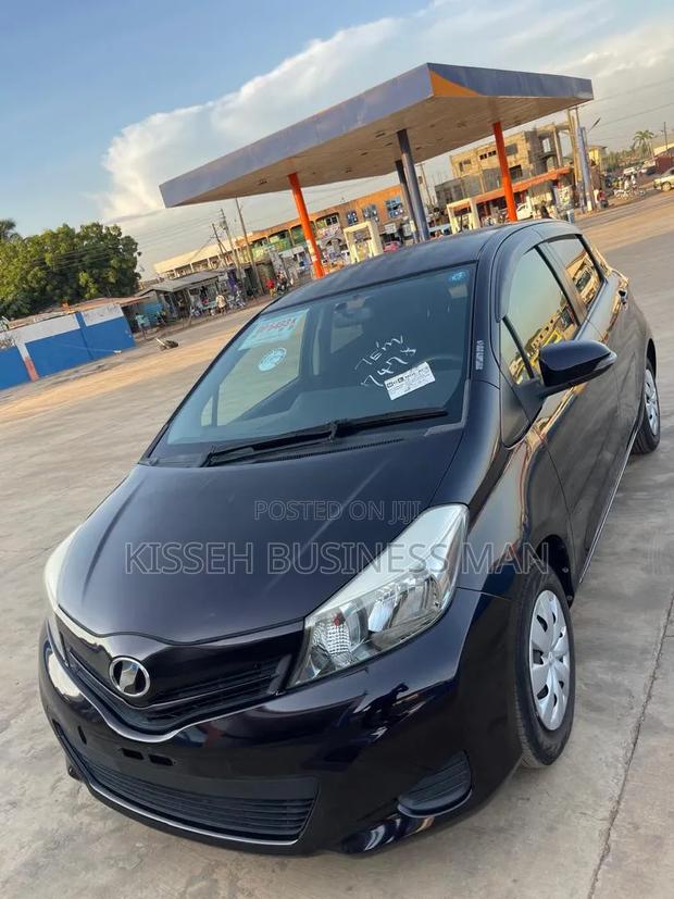 Toyota Vitz 2013 Purple