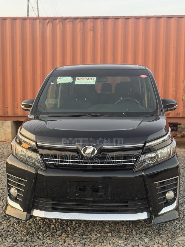 Toyota Voxy 2014 Black