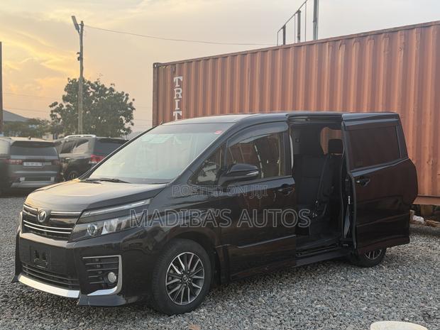 Toyota Voxy 2014 Black