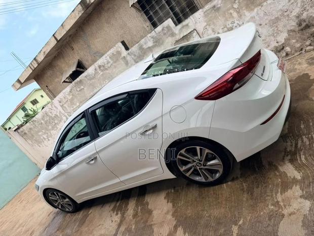Hyundai Elantra 2017 White