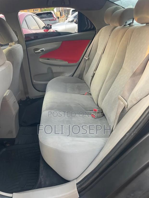 Toyota Corolla LE 4dr Sedan (1.8L 4cyl 4A) 2010 Black
