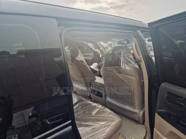 Toyota Land Cruiser 4.6 V8 AX 2012 Black