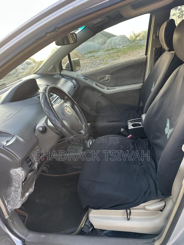Toyota Vitz 1.0 FWD 3dr 2010 Gray