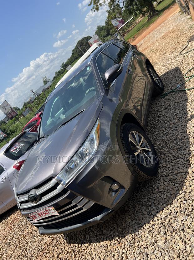 Toyota Highlander XLE 2019 Gray