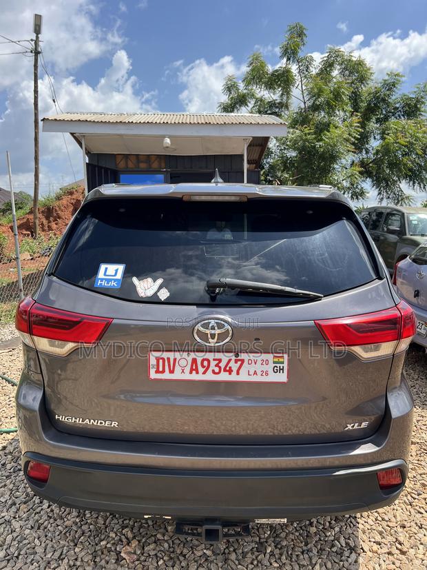 Toyota Highlander XLE 2019 Gray