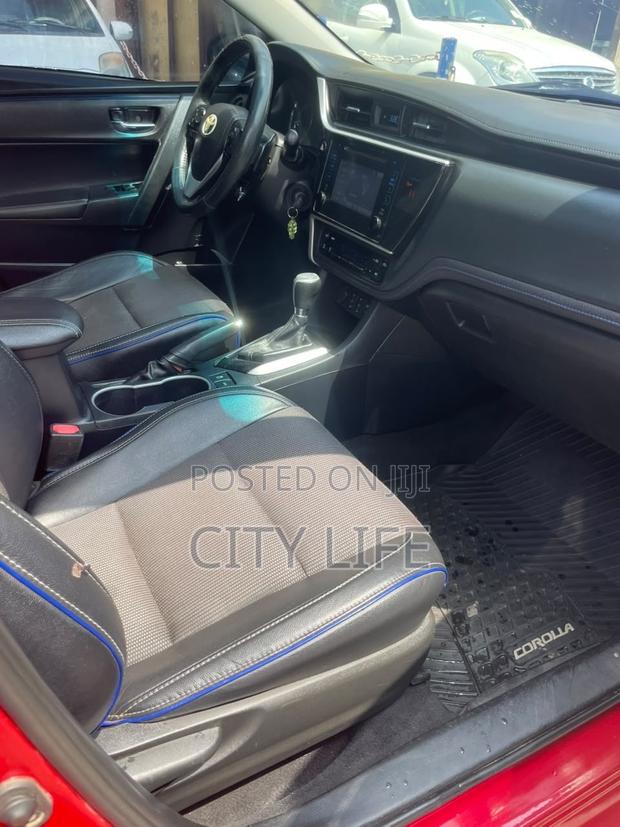 Toyota Corolla XSE (1.8L 4cyl 2A) 2018 Red
