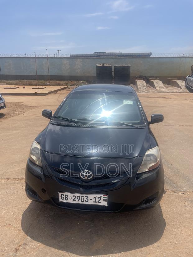 Toyota Yaris Base Hatchback 3dr 2010 Black