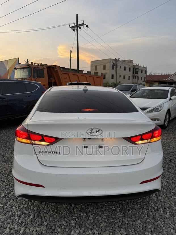 Hyundai Elantra 2018 White