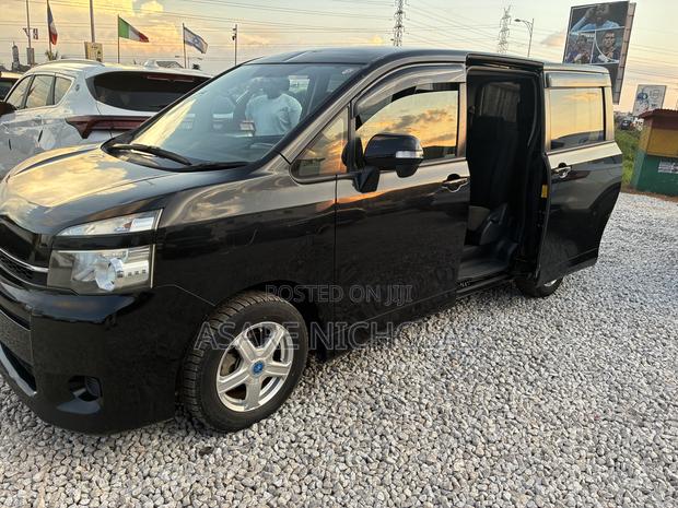 Toyota Voxy 2013 Black