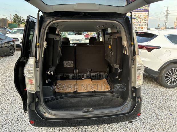 Toyota Voxy 2013 Black