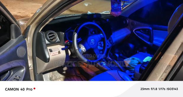 Toyota RAV4 200 4X4 Automatic 2008 Beige