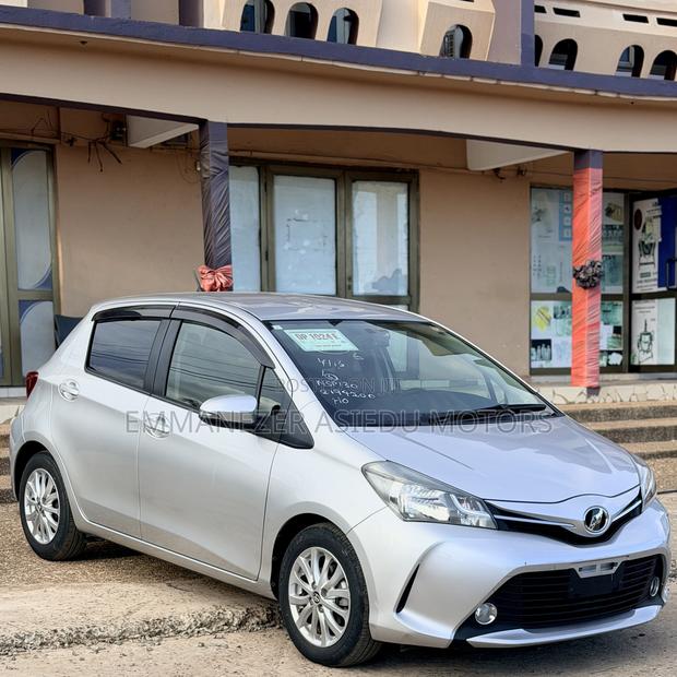 Toyota Vitz 1.3 FWD 5dr 2015 Silver