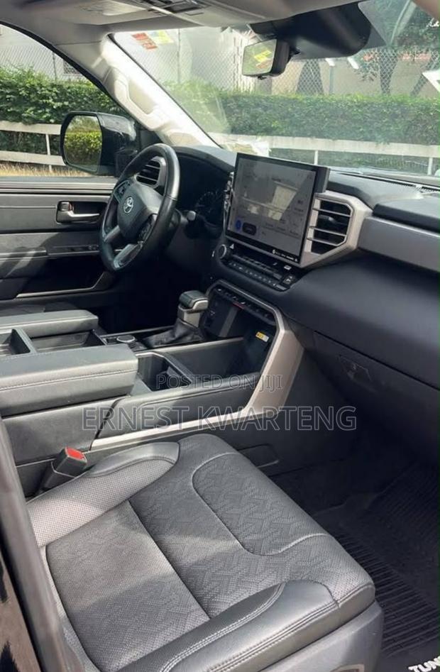 Toyota Tundra 2022 Black