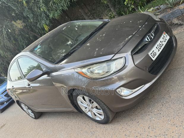 Hyundai Accent SE Automatic 2012 Beige