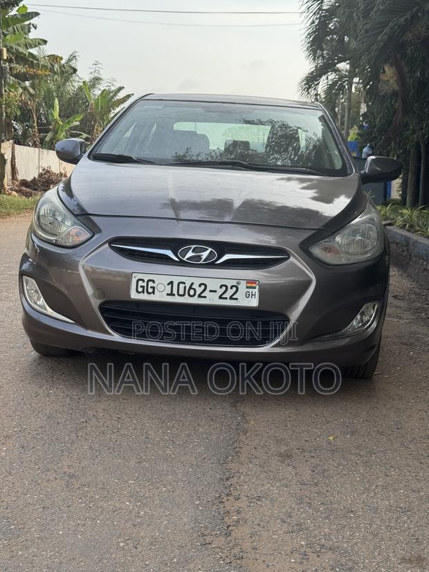 Hyundai Accent SE Automatic 2012 Beige