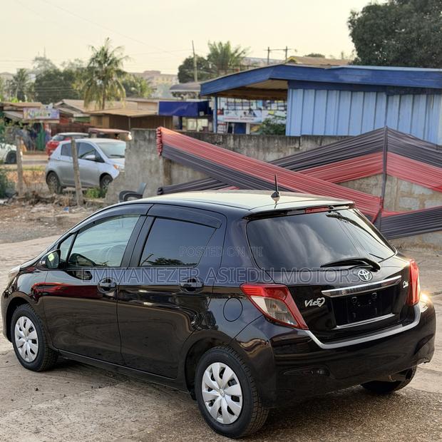 Toyota Vitz 1.3 FWD 5dr 2013 Purple