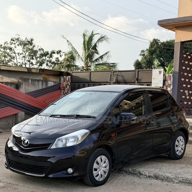 Toyota Vitz 1.3 FWD 5dr 2013 Purple