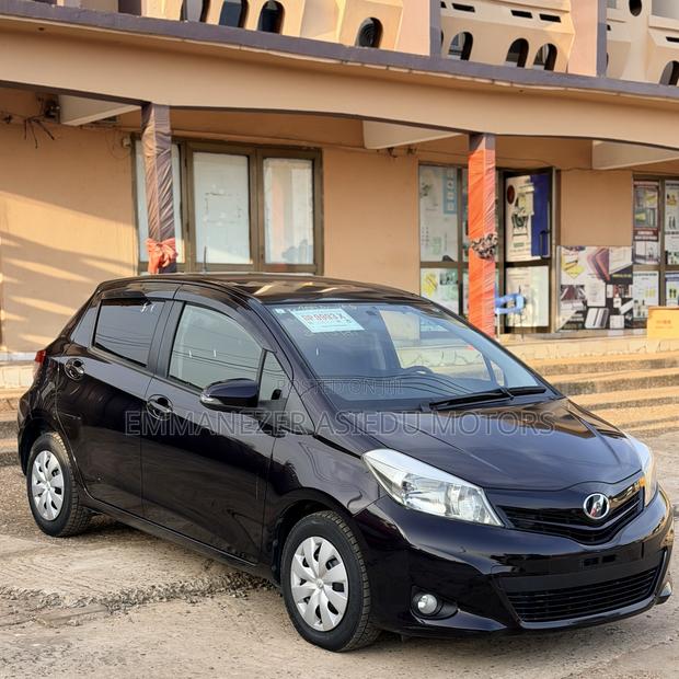 Toyota Vitz 1.3 FWD 5dr 2013 Purple