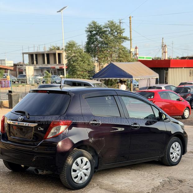 Toyota Vitz 1.3 FWD 5dr 2013 Purple