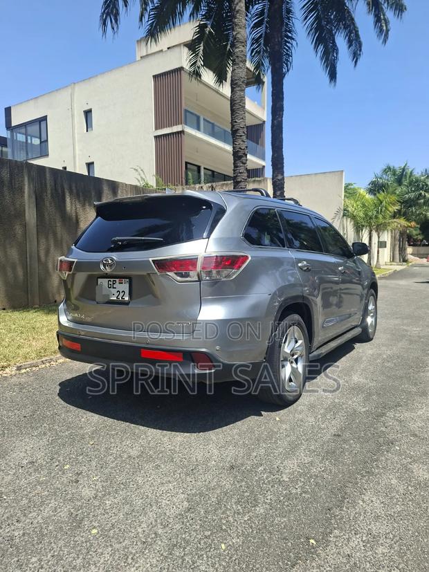 Toyota Highlander XLE V6 4x4 (3.5L 6cyl 6A) 2016 Gray
