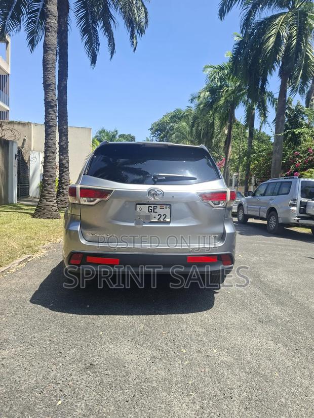 Toyota Highlander XLE V6 4x4 (3.5L 6cyl 6A) 2016 Gray