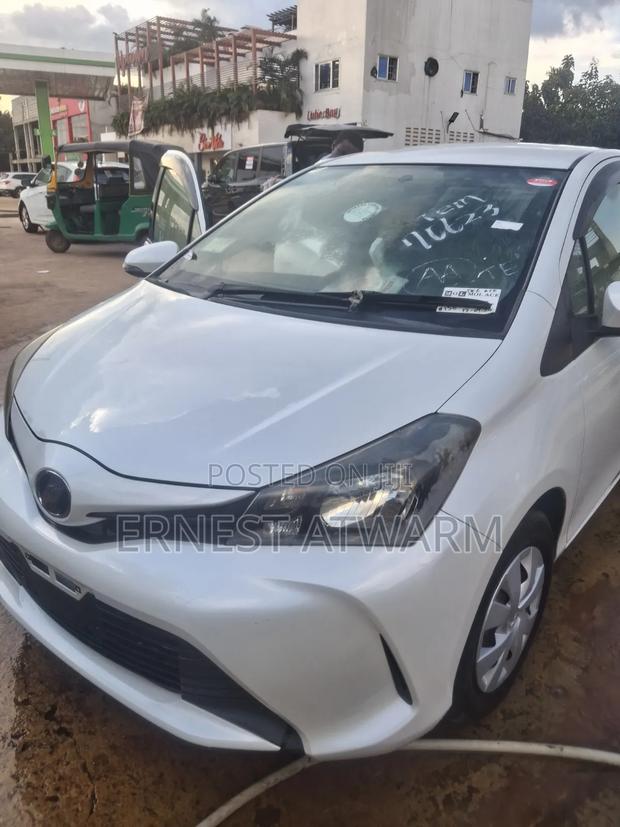 Toyota Vitz 2015 White