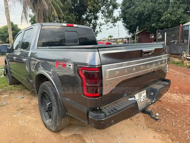 Ford F-150 Lariat 4x4 SuperCrew Cab Styleside 5.5 ft. box 145 in. WB
