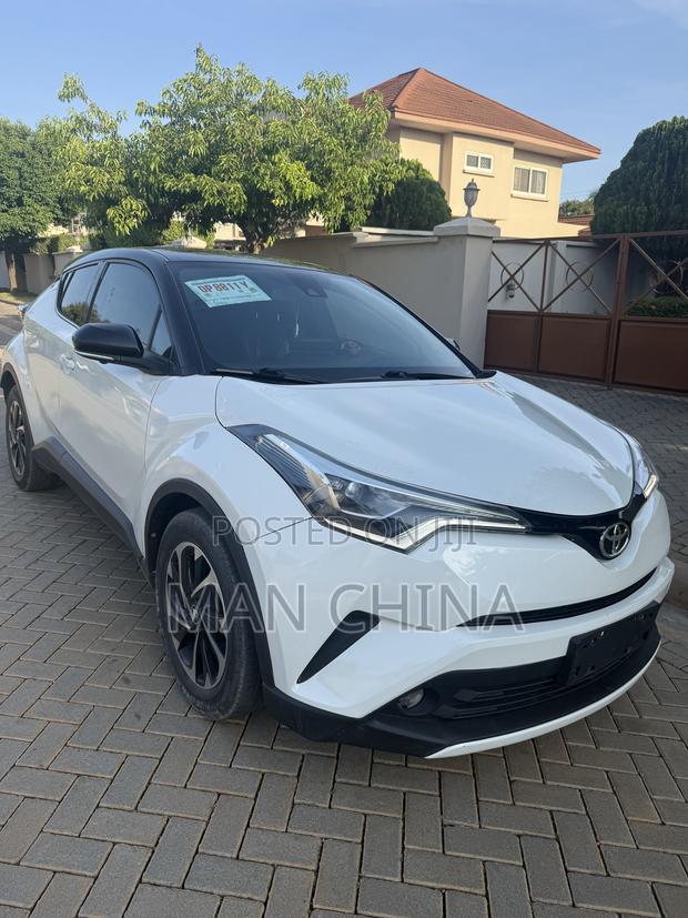 Toyota C-HR XLE FWD Sport Utility (2.0L 4cyl 2AM) 2018 White