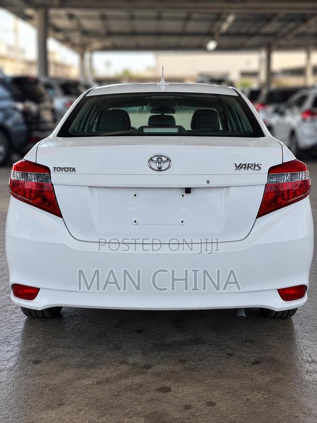 Toyota Yaris L Hatchback 3dr 2015 White