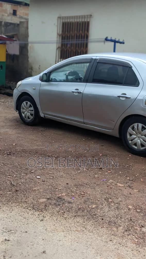 Toyota Belta 2009 Gray