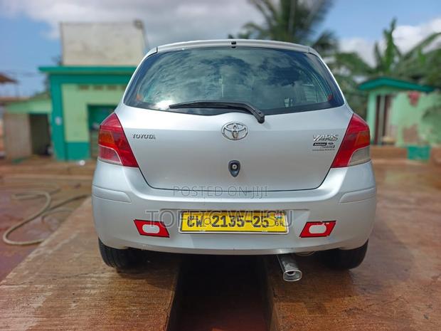 Toyota Corolla Base 4dr Sedan (1.8L 4cyl 5M) 2010 Silver
